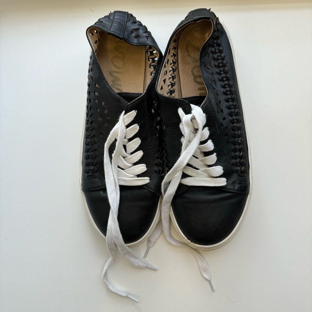 Sam Edelman Size 8M Raina Black Low Top Classic Perforated Lace-Up Sneakers